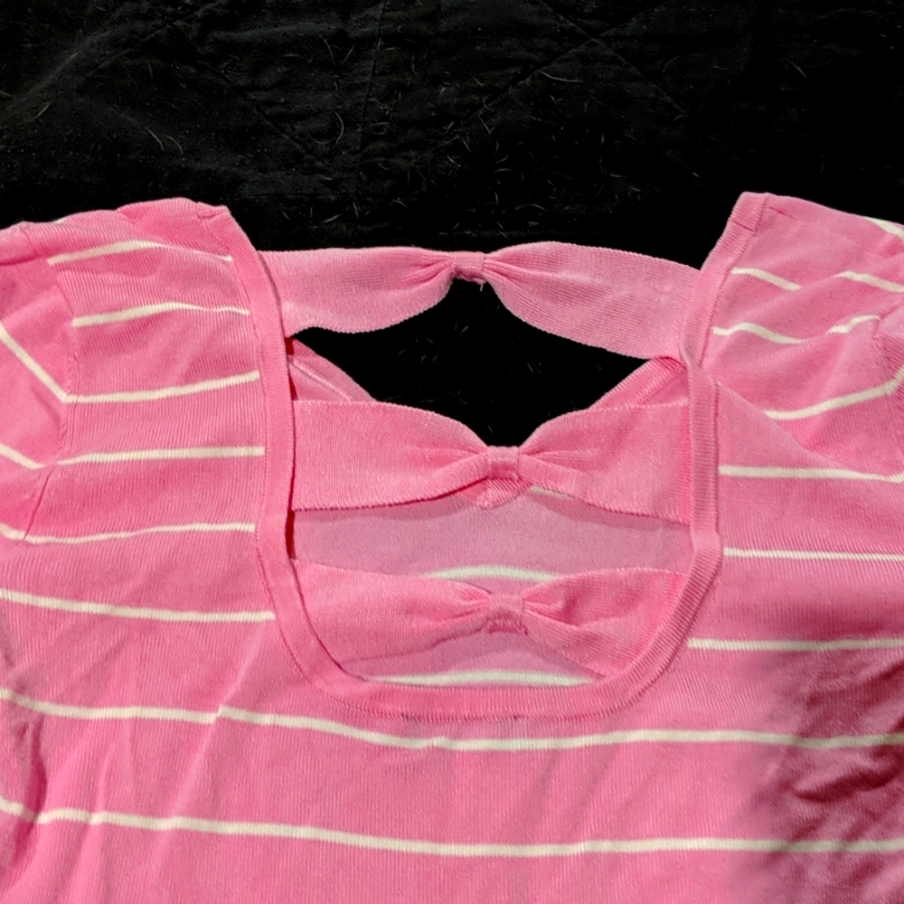 Venus pink and white lite sweater Size S